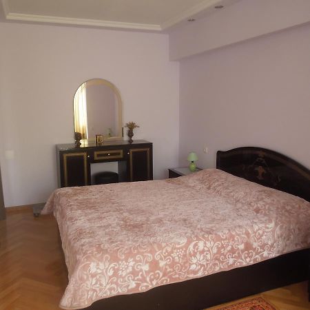 Nellie'S Apartment Batumi Eksteriør bilde